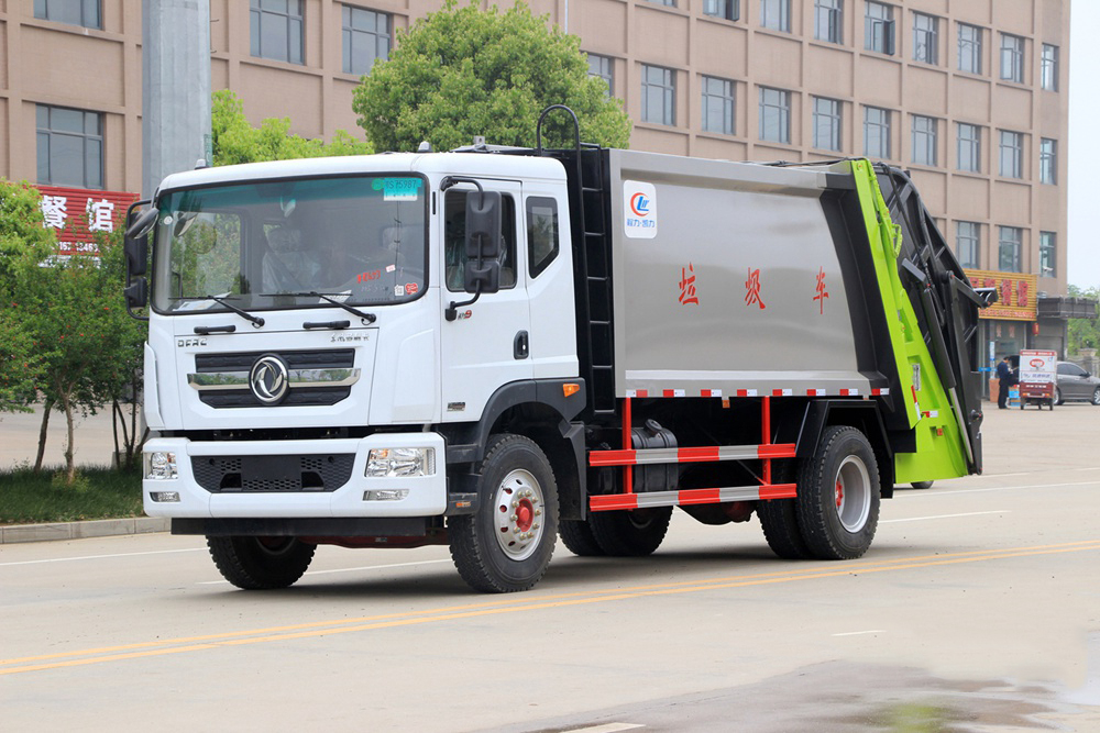 10立方東風(fēng)D9 壓縮垃圾車(chē)