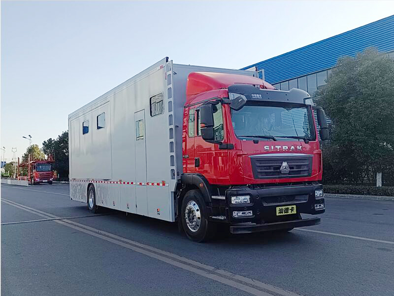 重汽汕德卡擴(kuò)展式宿營(yíng)車